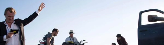 Nolan fait des prises de vue sur le tournage de Tenet